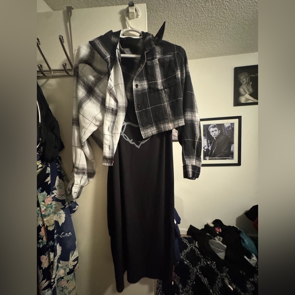 Body con black skirt and plaid button up